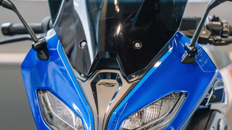 Motorcycle windscreen bolts