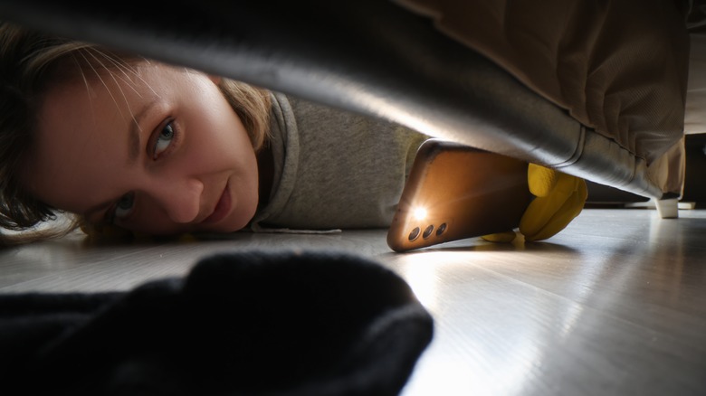 woman android phone flashlight