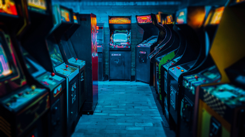 Old arcade cabinets in bar