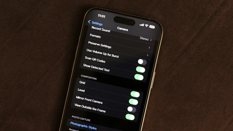 Options to turn on grid lines, level, and more on the iPhone