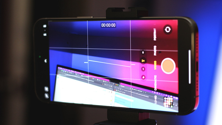 Level tool displaying tilt on the iPhone's camera