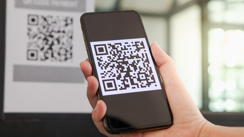 Scanning QR code smartphone