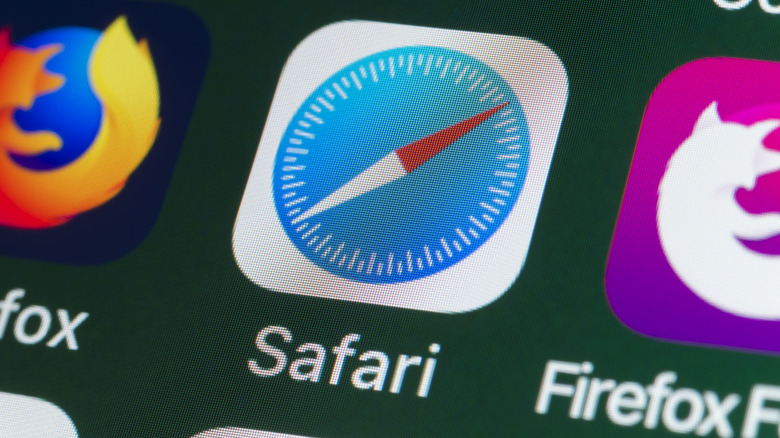 The buttons of the Apple internet browser app Safari