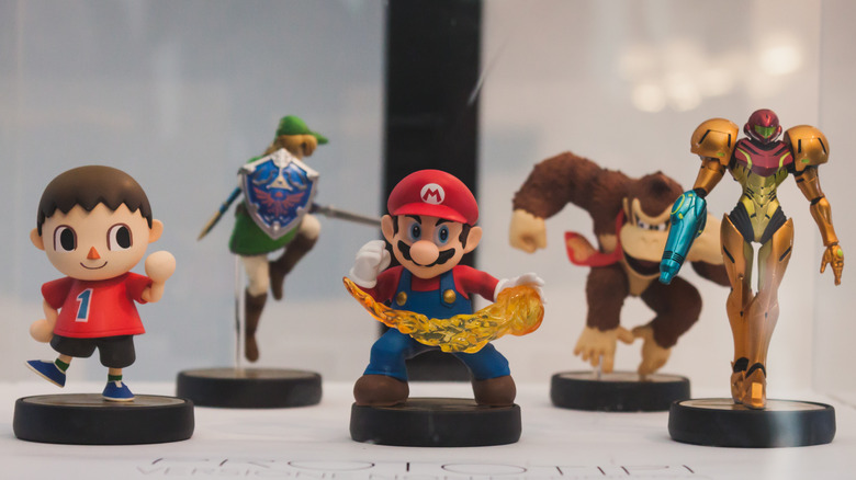 Super Smash Bros. Amiibo in case