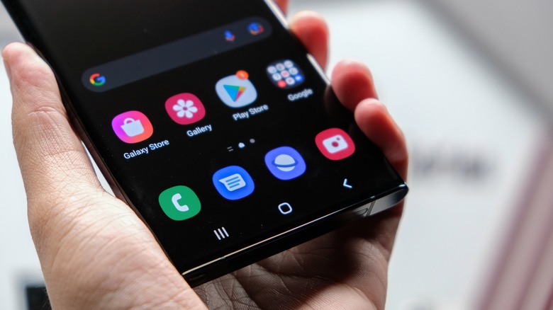 Samsung Note 20 Ultra hand