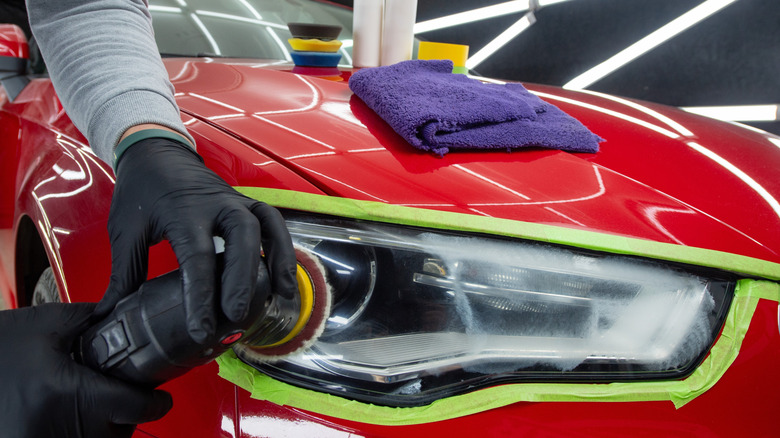 Polishing of an Audi A5 headlight