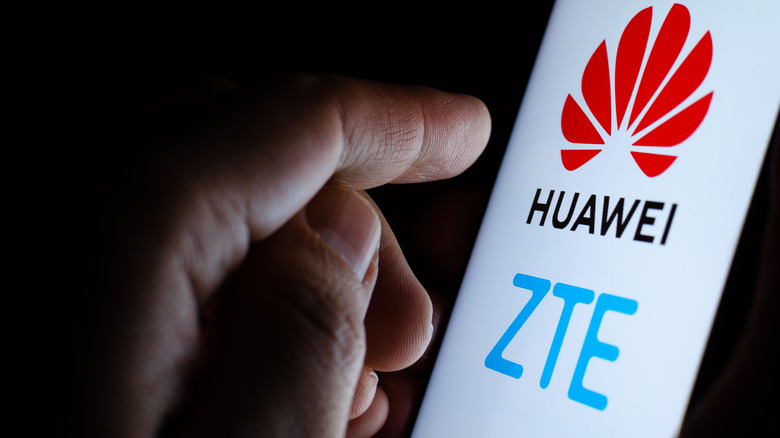 huawei zte logo finger smartphone