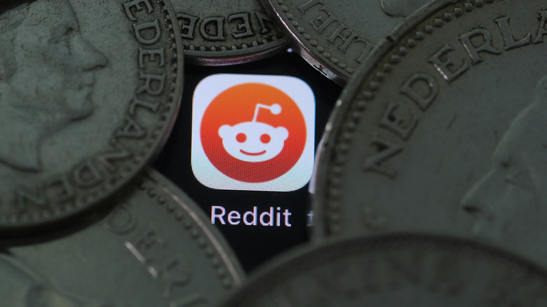 Reddit logo under money