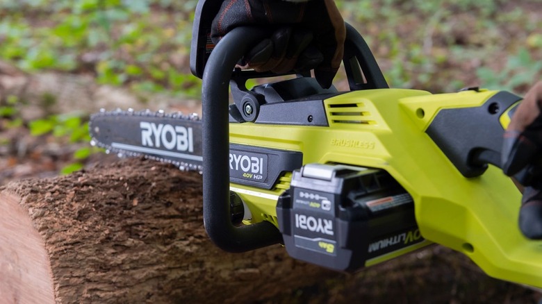 Ryobi chainsaw cutting log