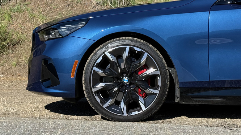 2026 BMW i5 xDrive40 front wheel