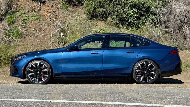 2026 BMW i5 xDrive40 side profile
