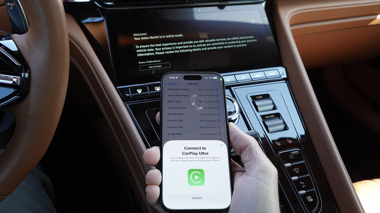 Aston Martin DB12 Volante Apple CarPlay Ultra reconnecting page