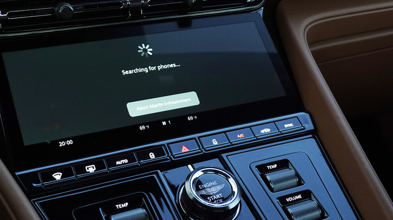 Aston Martin DB12 Volante Apple CarPlay Ultra with iPhone disconnected
