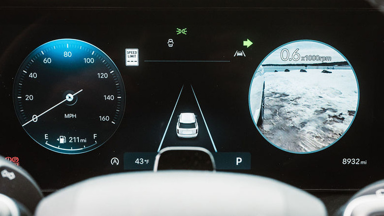 Blind-Spot View Monitor activated in the 2026 Hyundai Palisade Calligraphy.