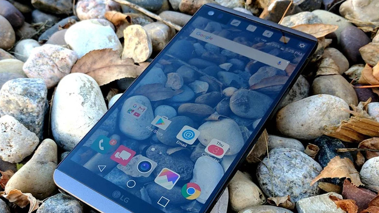 An LG V20 laying on a pile of rocks