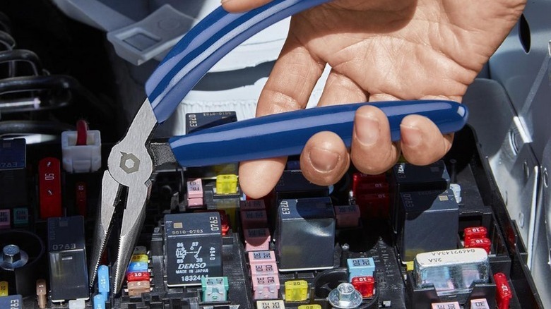 Person using Quinn pistol grip pliers