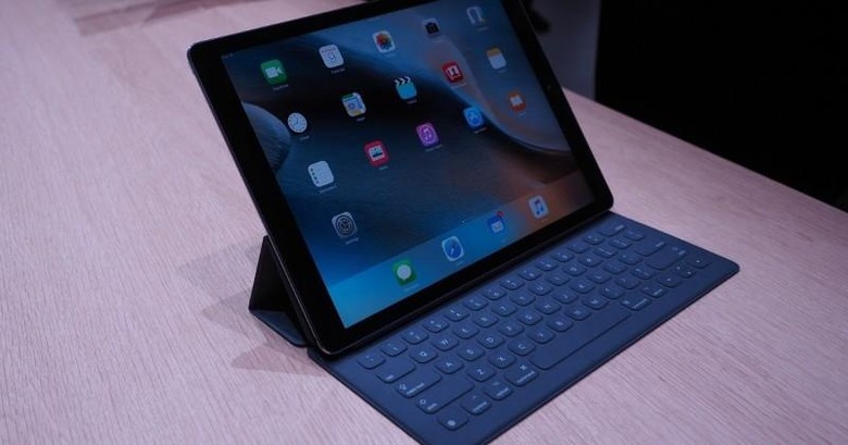 iPad-Pro-keyboard-case-Apple-Event-Product-hands-on-37-1280x720