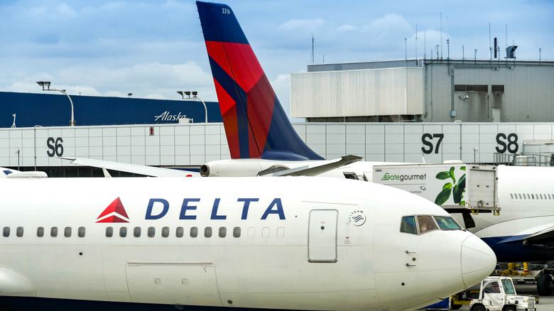 Cockpit and front of a Delta jet on the tarmac at an airport