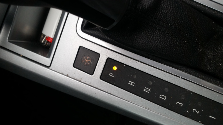 The snow mode button on a Saturn Astra '08