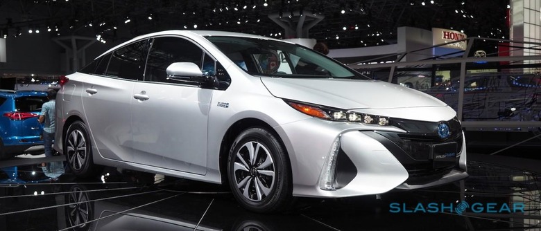 2017-toyota-prius-prime-hero-0