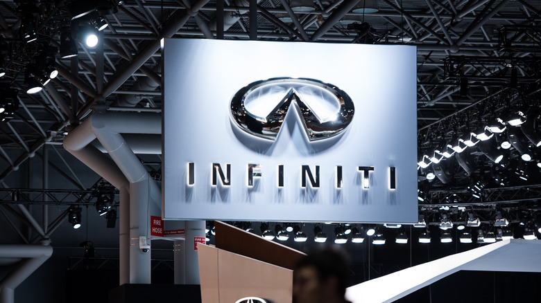 Infiniti badge