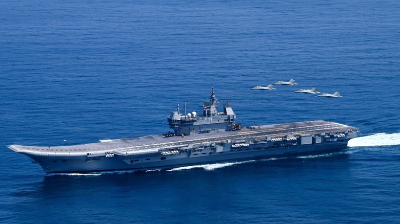INS Vikrant with Mig-29K jets
