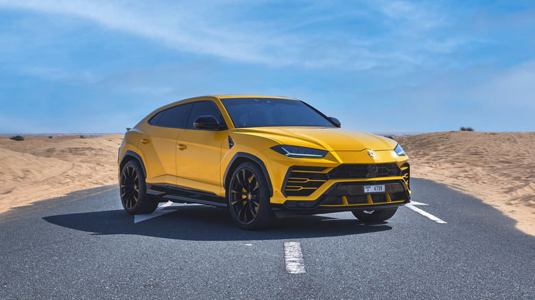 Lamborghini Urus in the desert