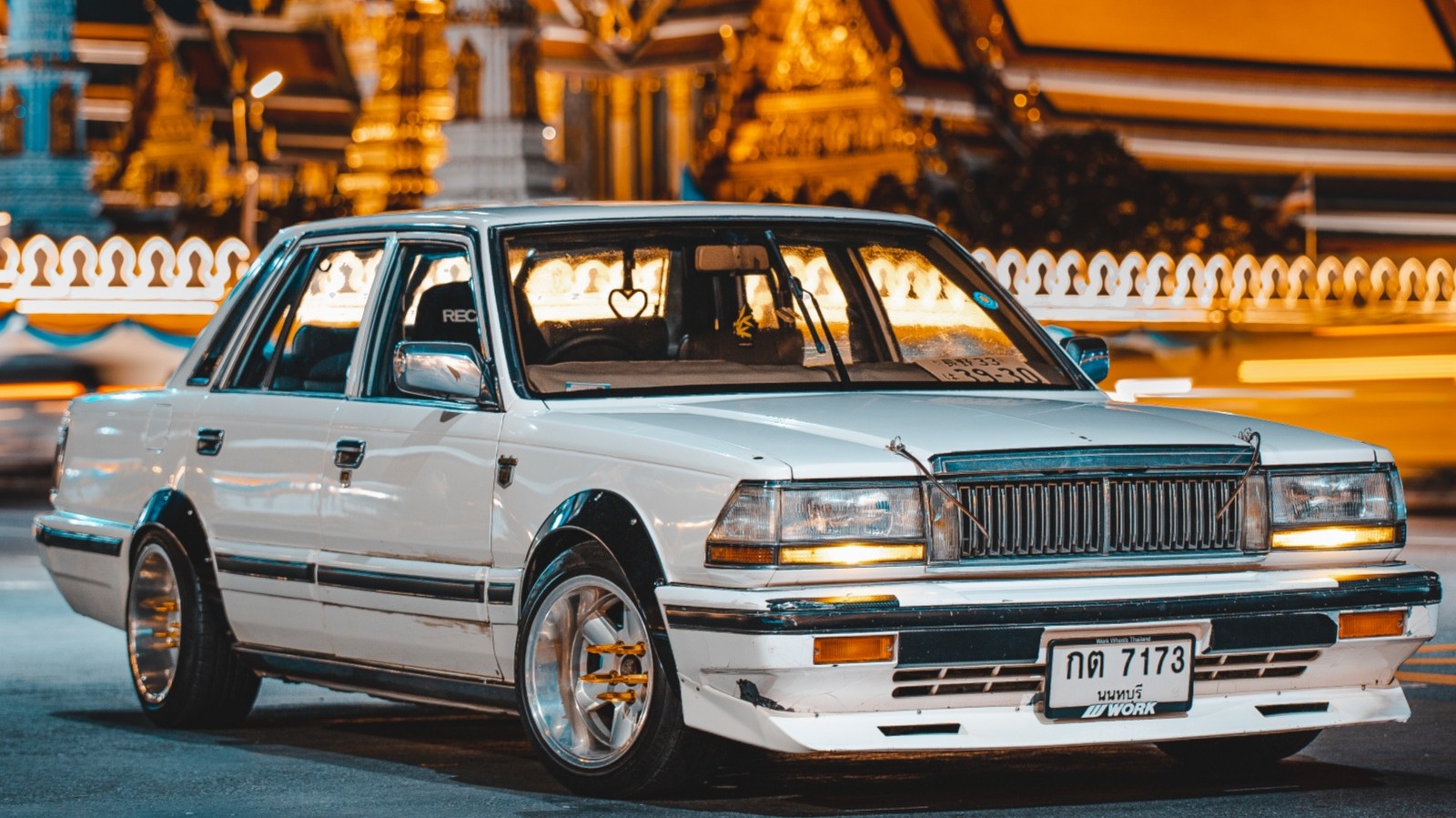 From Kei Cars to Bosozoku: Navigating the Diverse Landscape of Japanese Car Culture - Distinctive features of Bosozoku style cars