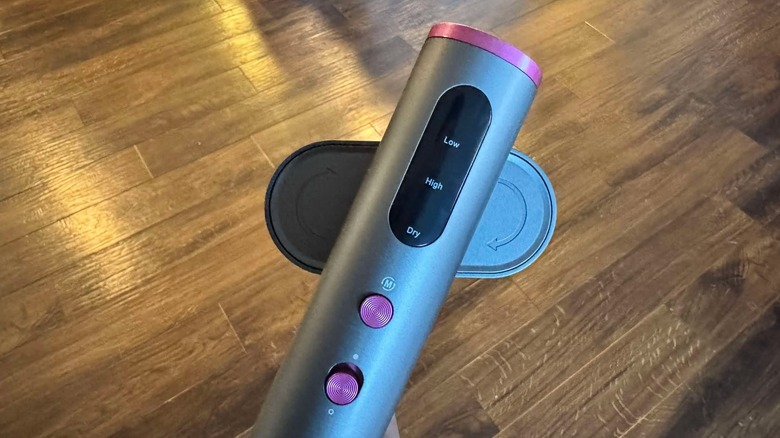 Author is showing a closer look of the Jack & Rose travel steamer's display