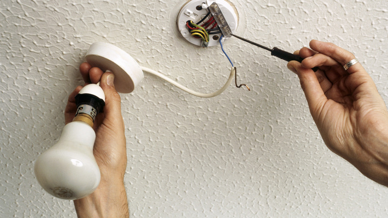 wiring light fixture