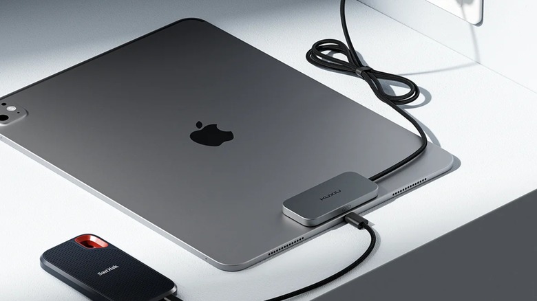 Kuxiu Magnetic Smart Connector Charger fitted on an iPad