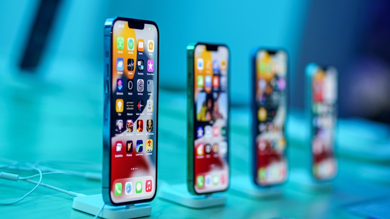 IPhones in Apple Store