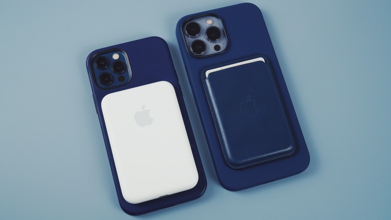 iPhone magsafe wallet accessory