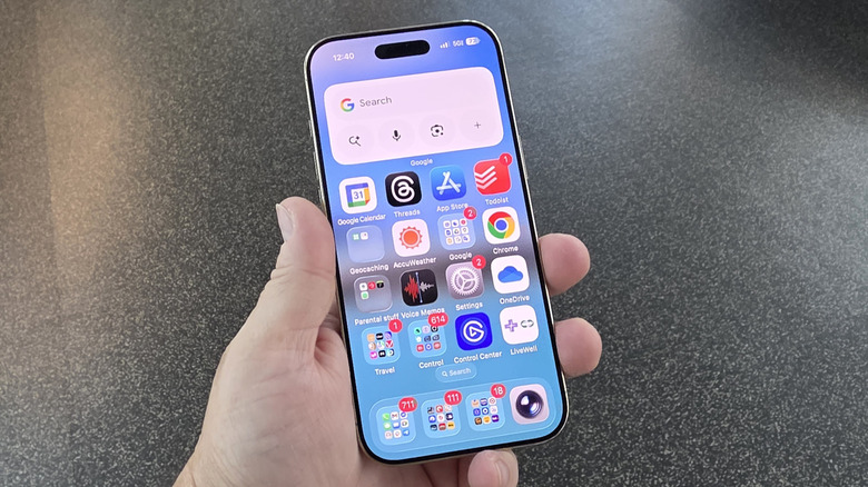 Man hold iPhone Air in his hand