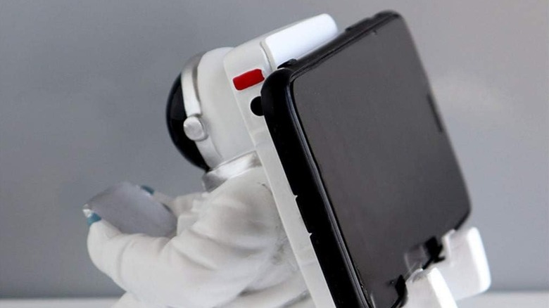 Astronaut iPhone stand