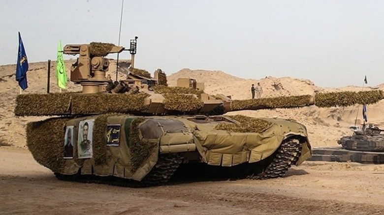 An Iranian Karar tank with camouflage draped over its turret
