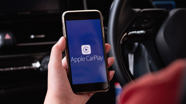 iPhone CarPlay splash screen