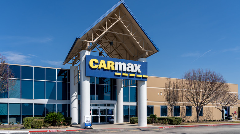 The front of a CarMax location