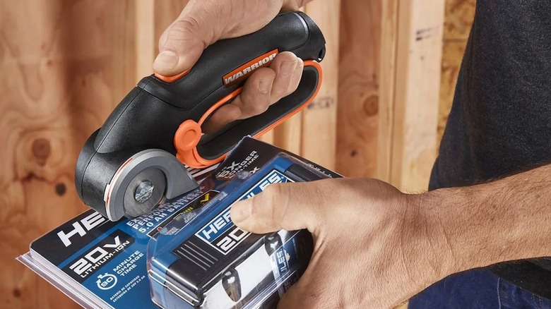 Warrior 4V Cordless Power Cutter cutting clamshell package