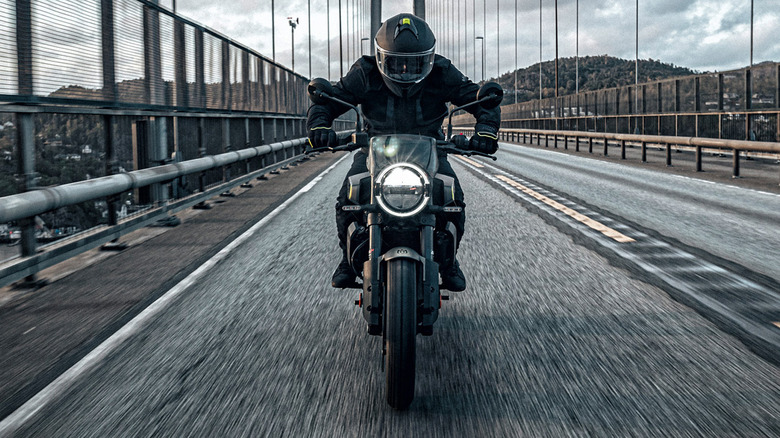 person riding  husqvarna svartpilen 401