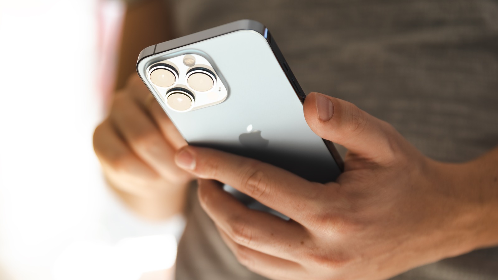 Is It Better To Sell Or Trade In Your Old iPhone? Here's What You Need Know