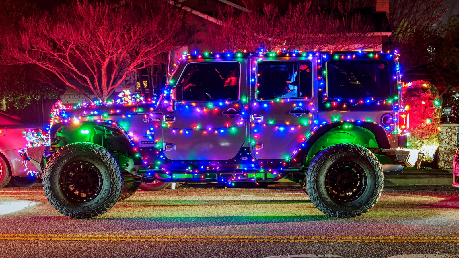 Is It Legal To Put Christmas Lights On Your Car In Florida? It's Complicated