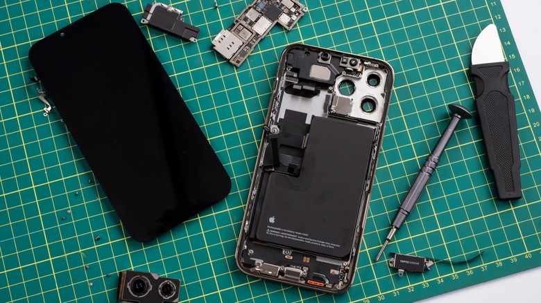iPhone opened with battery exposed