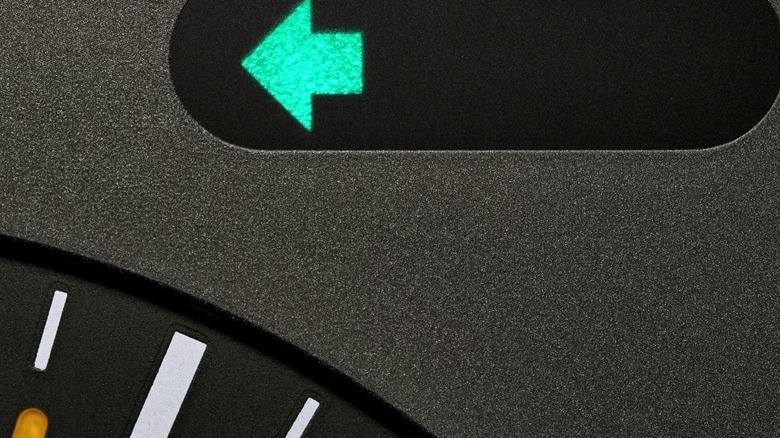 Turn signal symbol on a dashboard