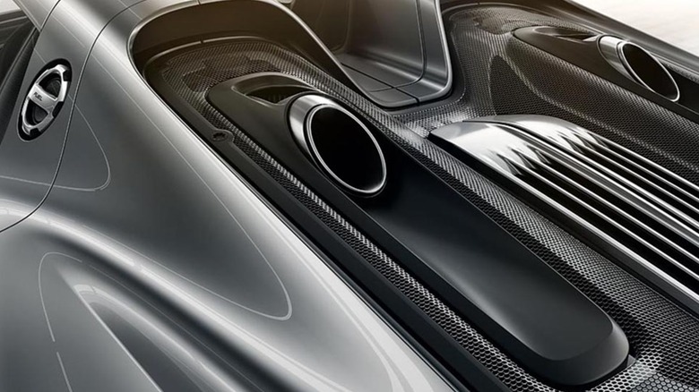 Close up view of rear engine cover on Porsche 918 Spyder.