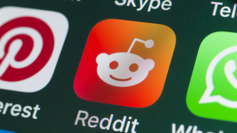 Reddit icon on smartphone
