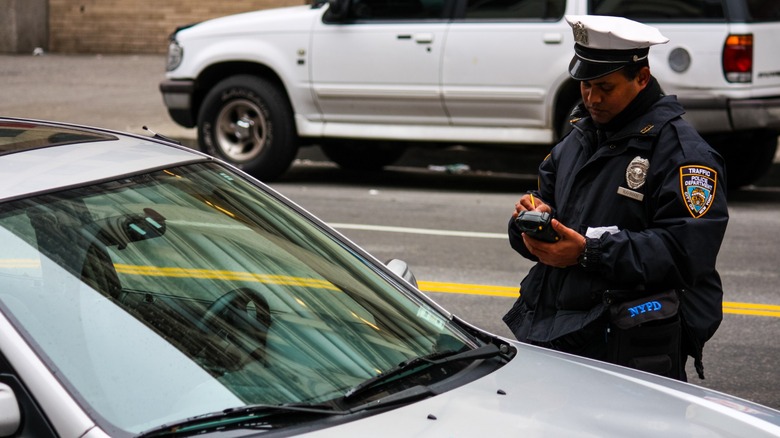 A police officer issuing a citation to an unoccupied vehicle