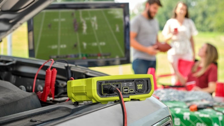 Ryobi 800-Watt Power Inverter hooked up to car battery