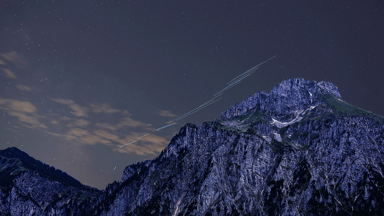 Is That A Starlink Satellite Or Meteor? Here's How To Tell The Difference
