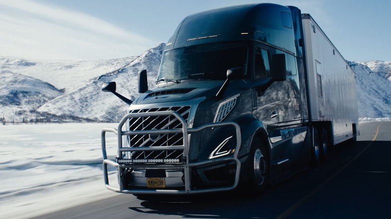 volvo vnl on an highwway